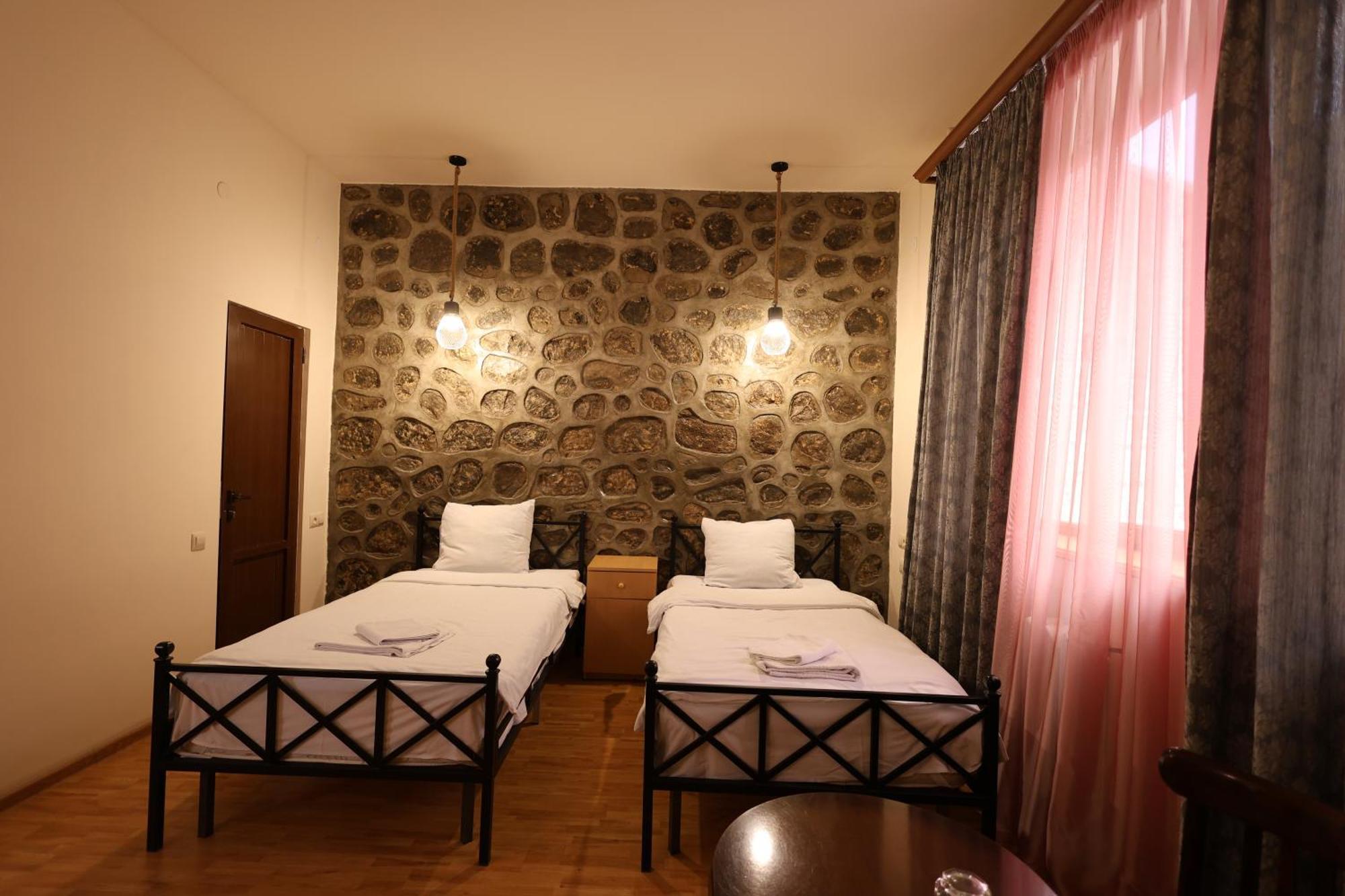 Yeghevnut Hotel Gorisz Kültér fotó