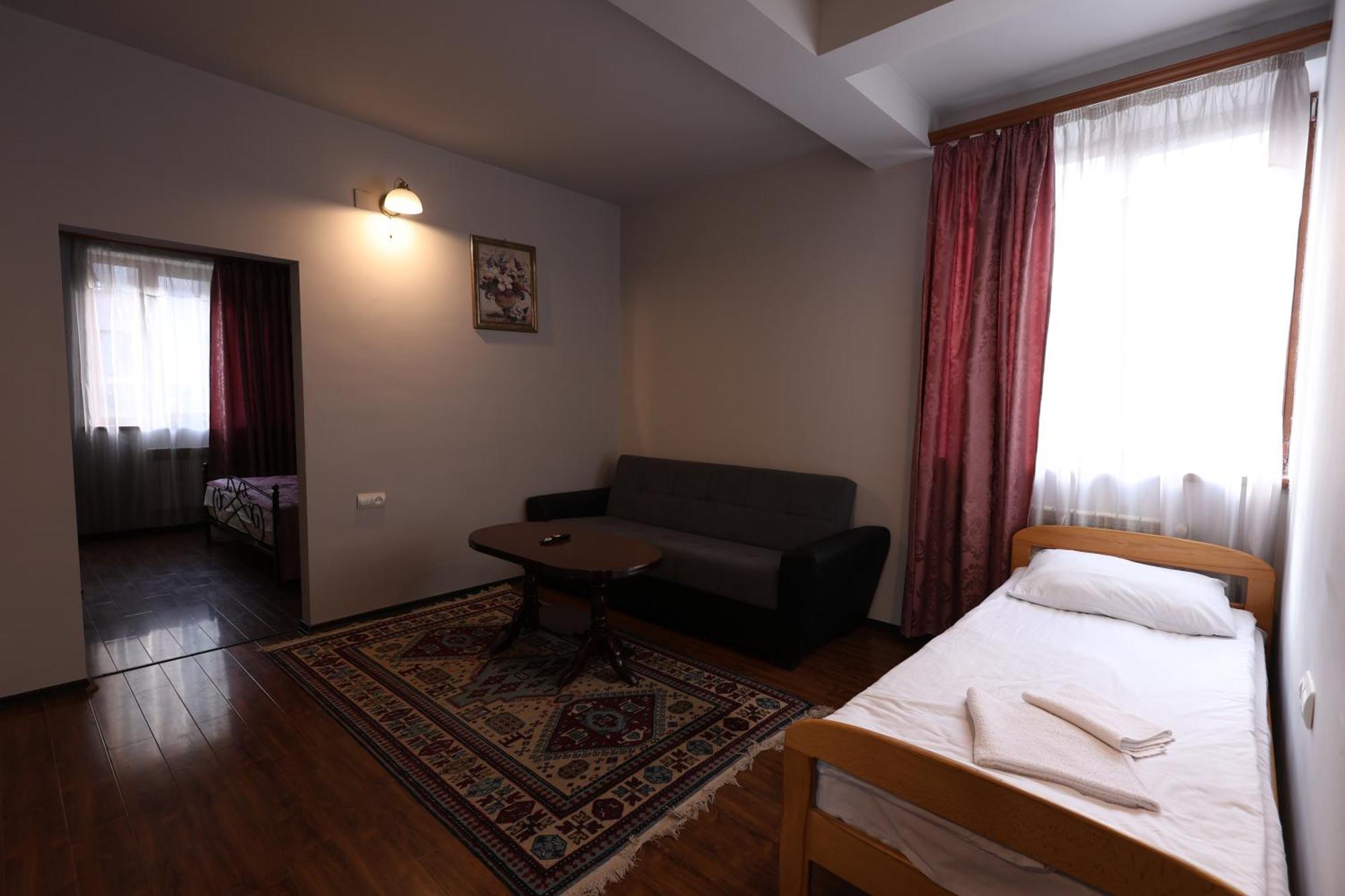 Yeghevnut Hotel Gorisz Kültér fotó