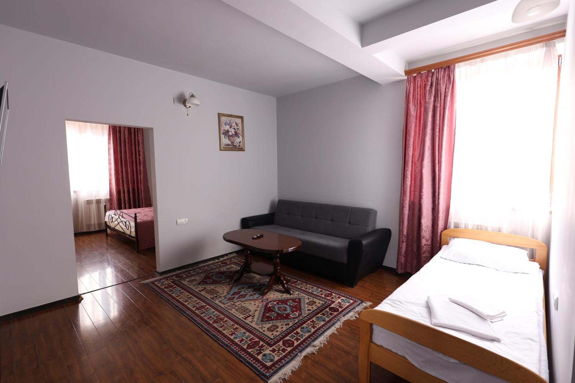 Yeghevnut Hotel Gorisz Kültér fotó